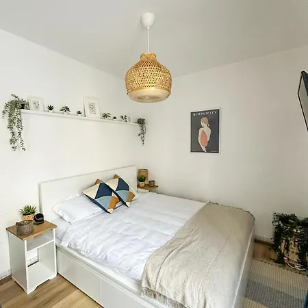 Zen With Free Private Parking شقة