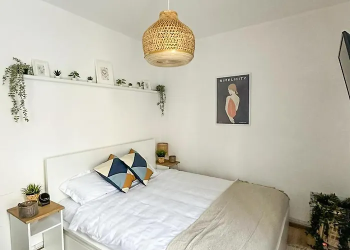 Zen With Free Private Parking Apartment